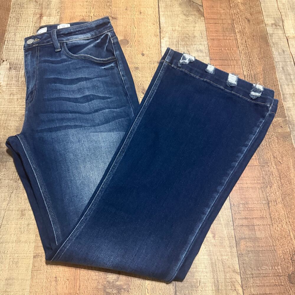 KanCan Women's Dark Denim Kurvy Mid-Rise Flare Jeans Sz 30 Stretch Boho Festival - Picture 2 of 7